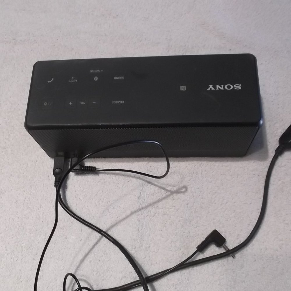 SONY Model No. SRS-73 PERSONAL AUDIO SYSTEM Input:DC V5 1.5 A Box shaped speake